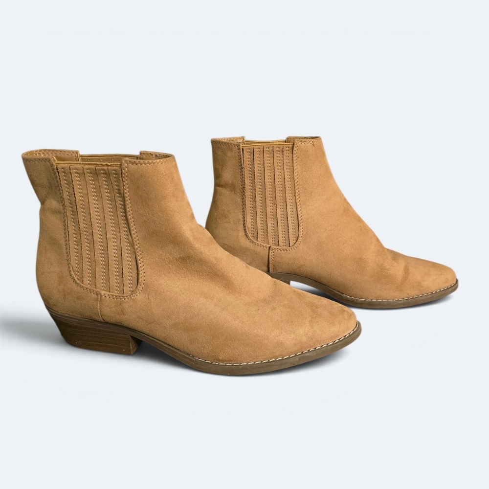 Universal Thread Womens Size 9 Tan Faux Suede Western Ankle Boots Pointed Toe